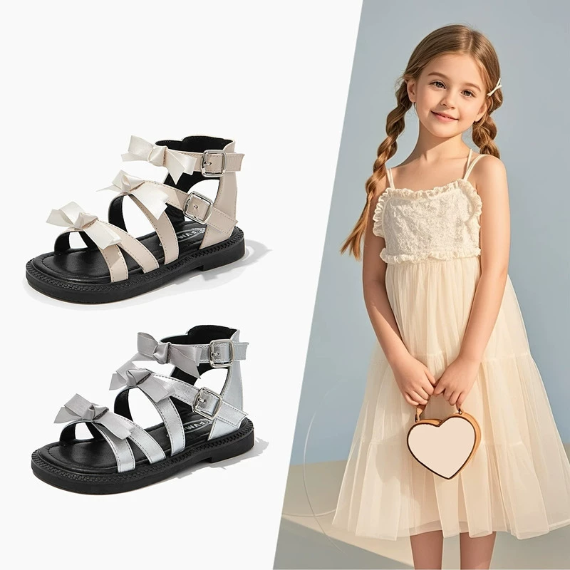 Детские босоножки для девочек, принцесса, римские сандалии, летний стиль 2025 года, мягкая подошва, модные, для детей среднего и старшего возраста, пляжная обувь