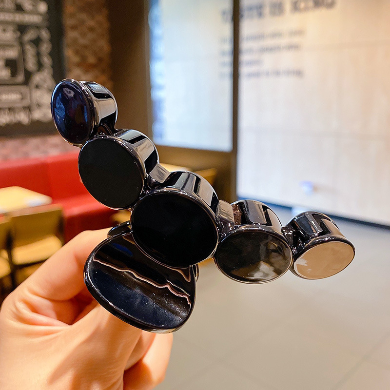 검정색, 약 10cm.