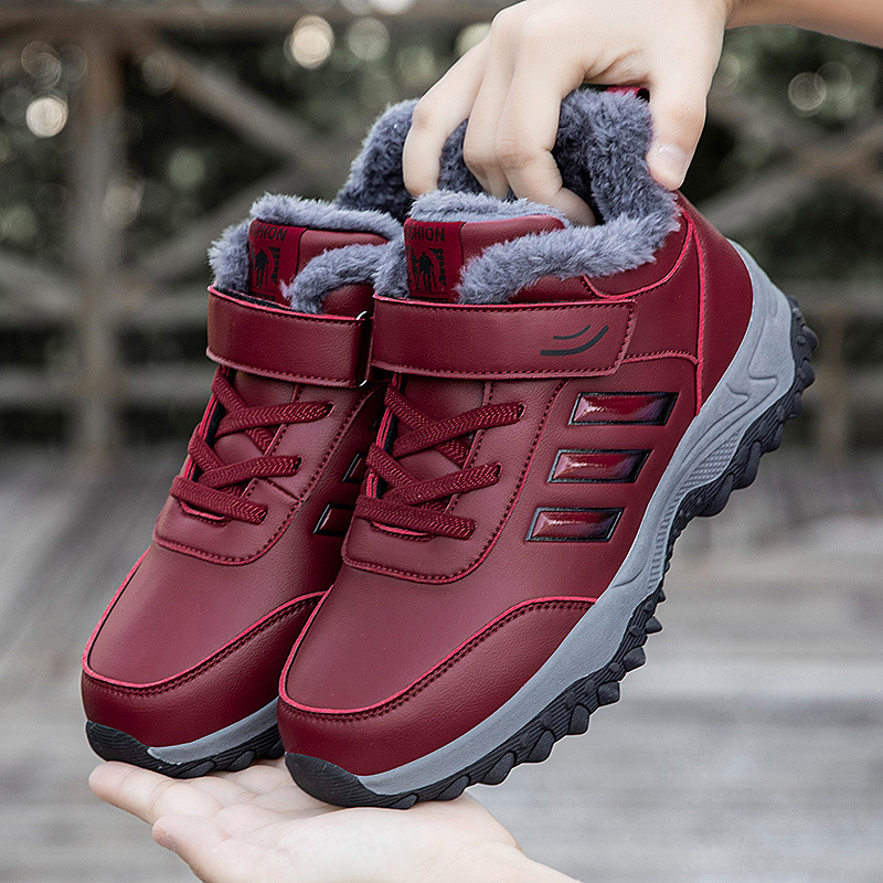 Cabello transfronterizo en invierno con zapatos de algodón de terciopelo, zapatos para ancianos, zapatos para mujeres al aire libre, zapatos para madres, zapatos de cuero, zapatos para padres y zapatos para caminar.