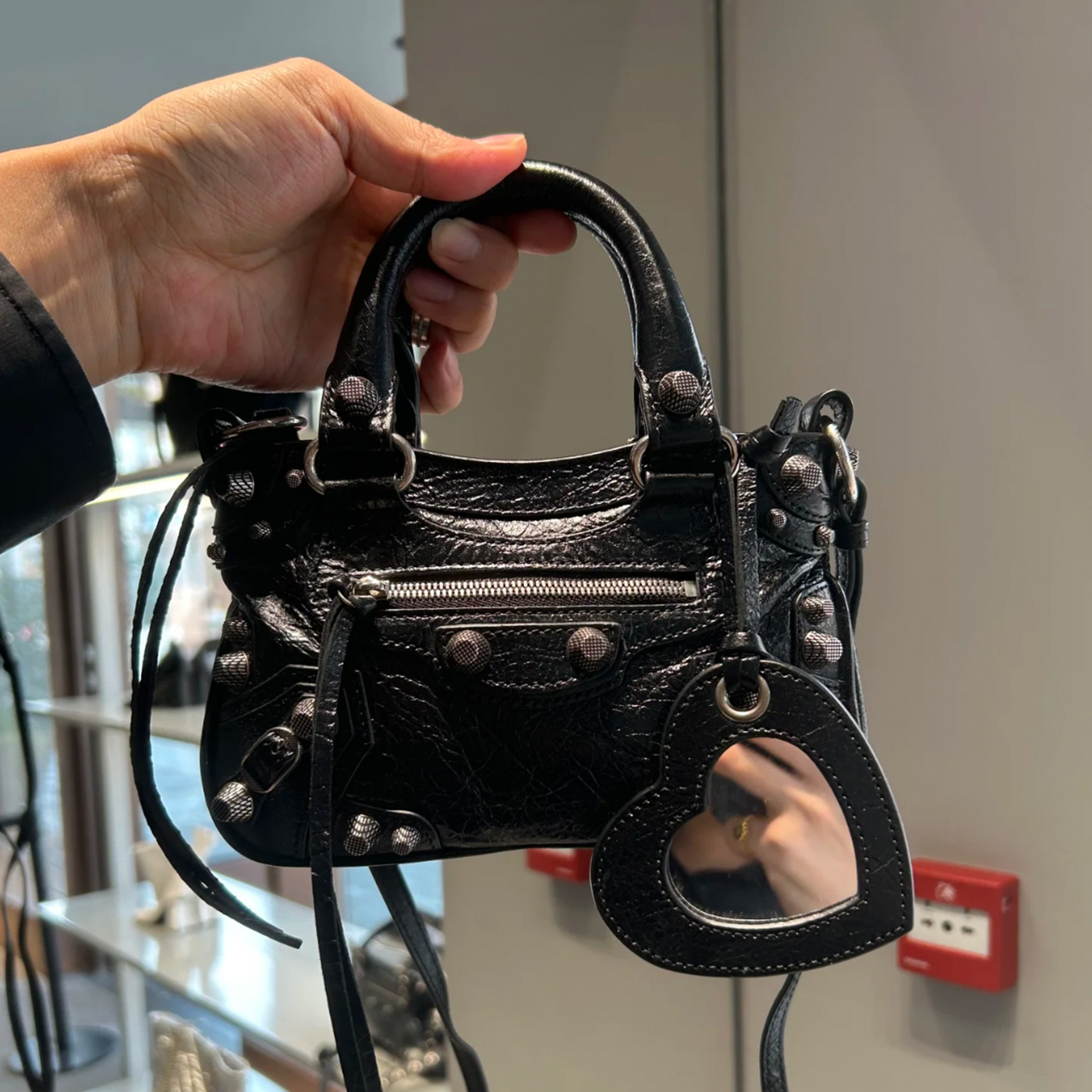 2025 New Handheld Tote Biker Bag Underarm Bag Studded Tassel Cracked Grain Pleated Cowhide Shoulder Crossbody Bag For Women - Thumbnail 6