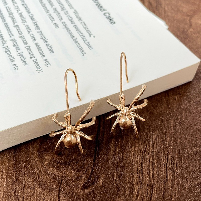 Pendientes de aleación Pendientes de alta calidad de perlas para mujer Pendientes exagerados de temperamento de lujo ligero coreano Pendientes largos con borlas al por mayor