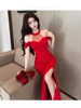 Low cut， shoulder length， neck hanging， slim fit， buttocks wrapped， long skirt