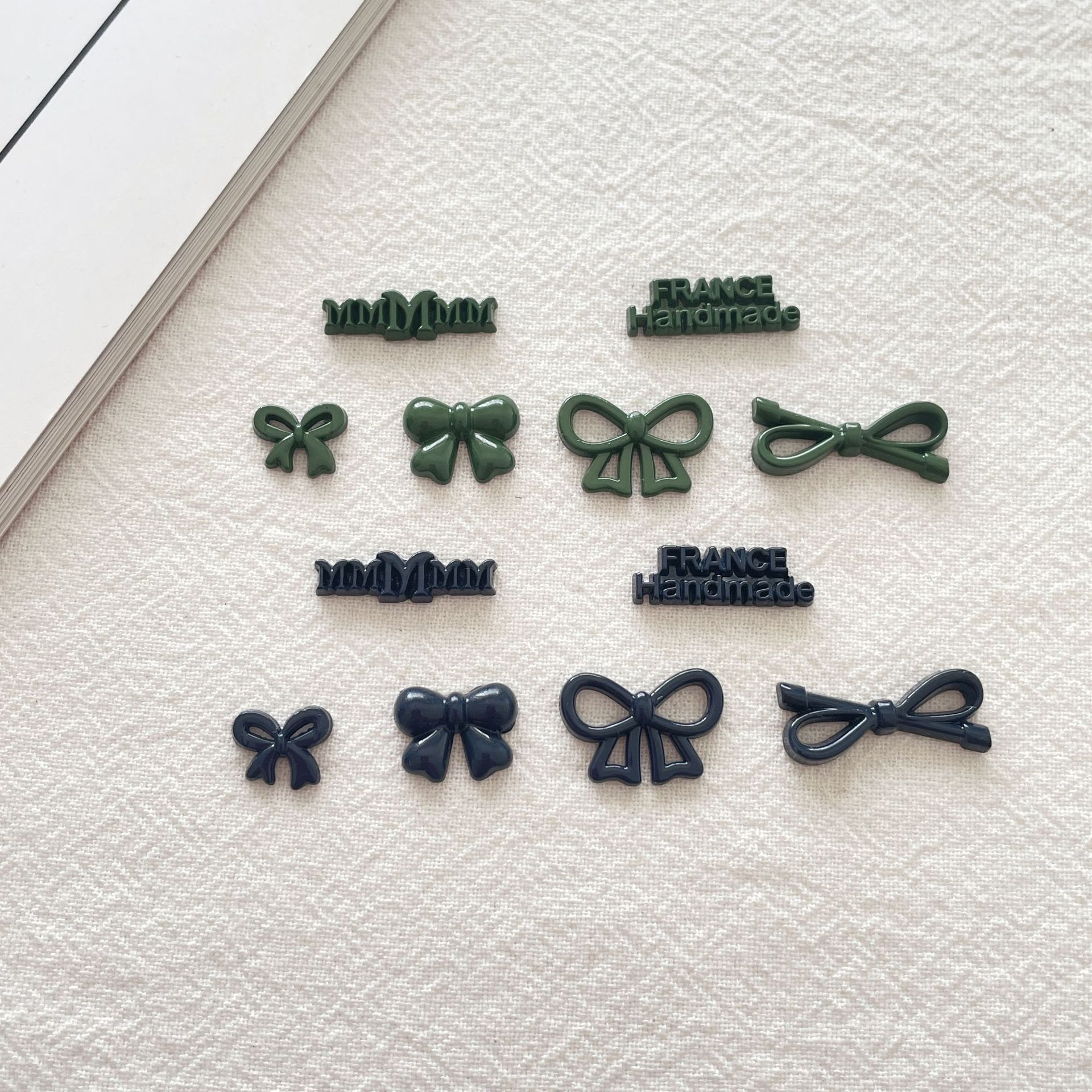 个性百搭纯色字母单色蝴蝶结合金贴片diy发卡头饰手机壳包饰配件