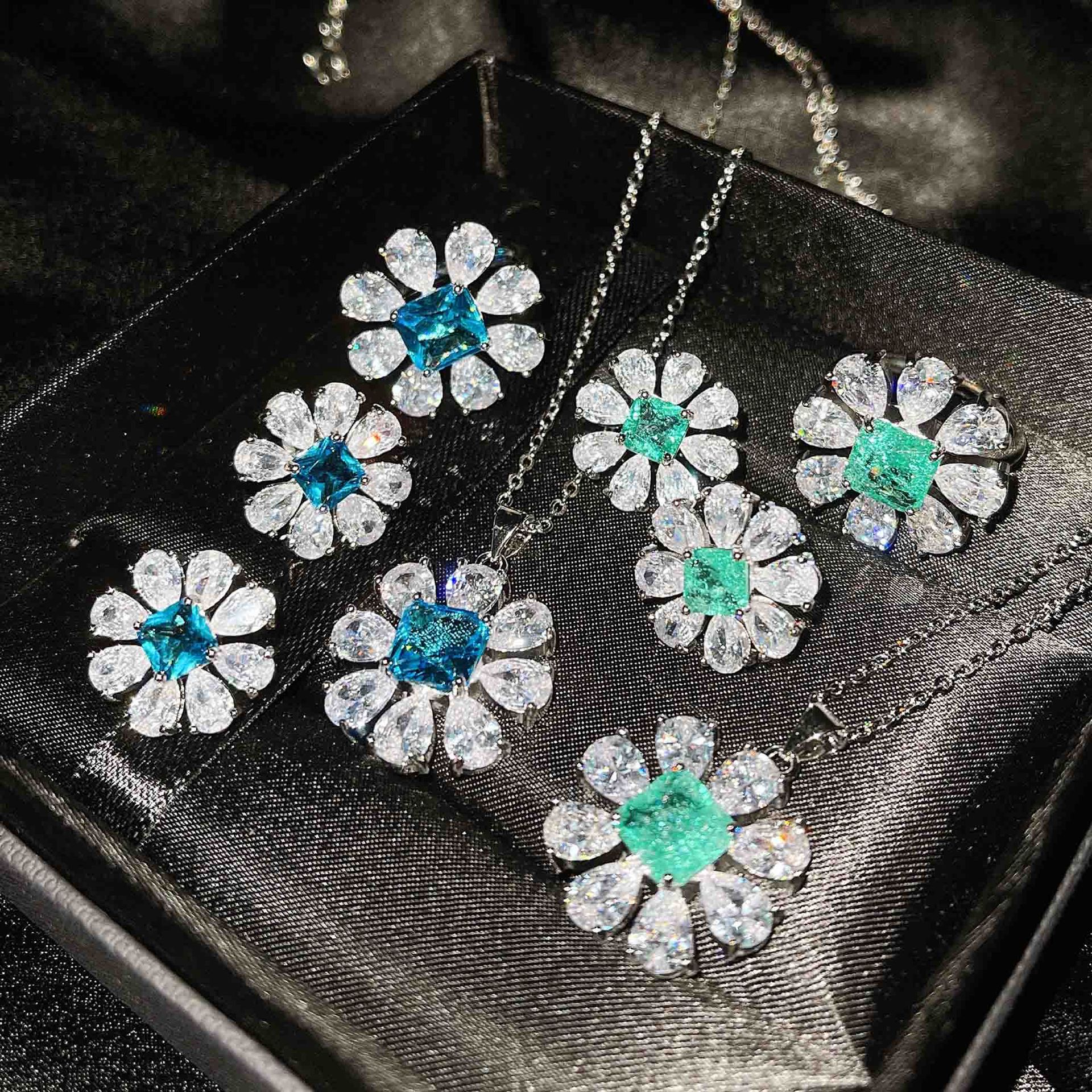 Schmuck Nachahmung Natürlicher Blauer Topas Halskette Diamant Ohrringe Ring Anhänger display picture 5