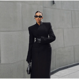 �羳�W��Ů�b���uͨINS�����ɫ�L�������@�������p����q����Ů