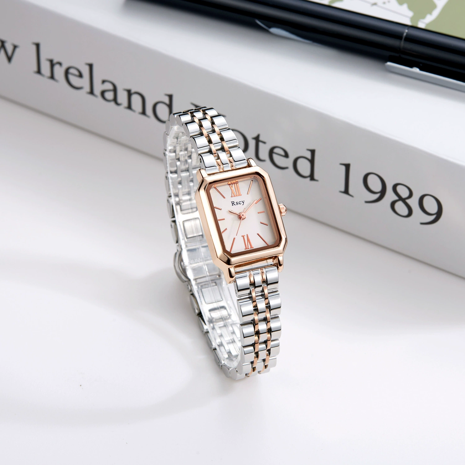 Retro Watch with Strap, Light-Luxury Student Style, Compact 18 cm, Multiple Dial Colors