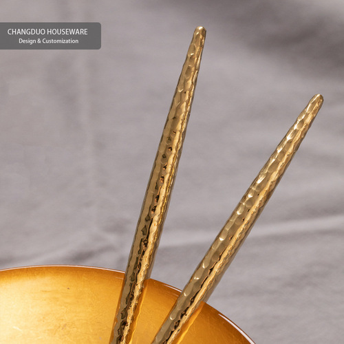 Light luxury golden hammered pattern Western food knife, fork and spoon set, creative European foreign trade tableware, wedding souvenir
