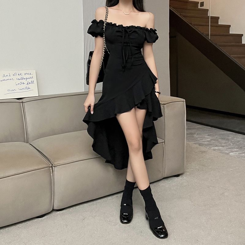 クロスボーダーの黒いハスの葉の縁の不規則なワンピースの女性の夏の新型の肩は腰のセクシーな中の長いスカートを収めます。
