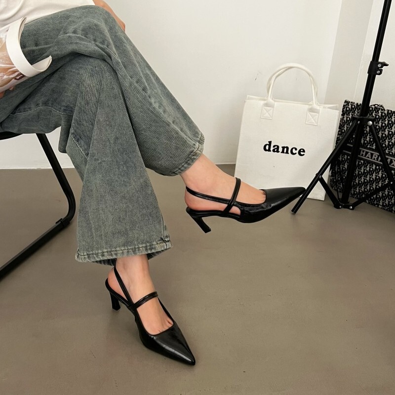 Minimalist European and American Style Cool Girl Pointed-Toe Kitten Heel Closed-Toe Mid-Heel Sandals, Flats, High Heels Minimalist European and American Style Cool Girl Pointed-Toe Kitten Heel Closed-Toe Mid-Heel Sandals, Flats, High Heels
