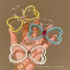 水ドリルの蝶結びはお姫様の髪を挟んで、サメを挟んで、後頭部を挟んで、少女の髪飾りをつかみます。2023