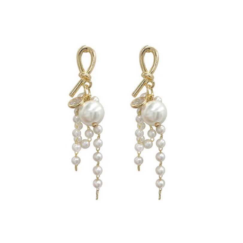 Elegant earrings pearl