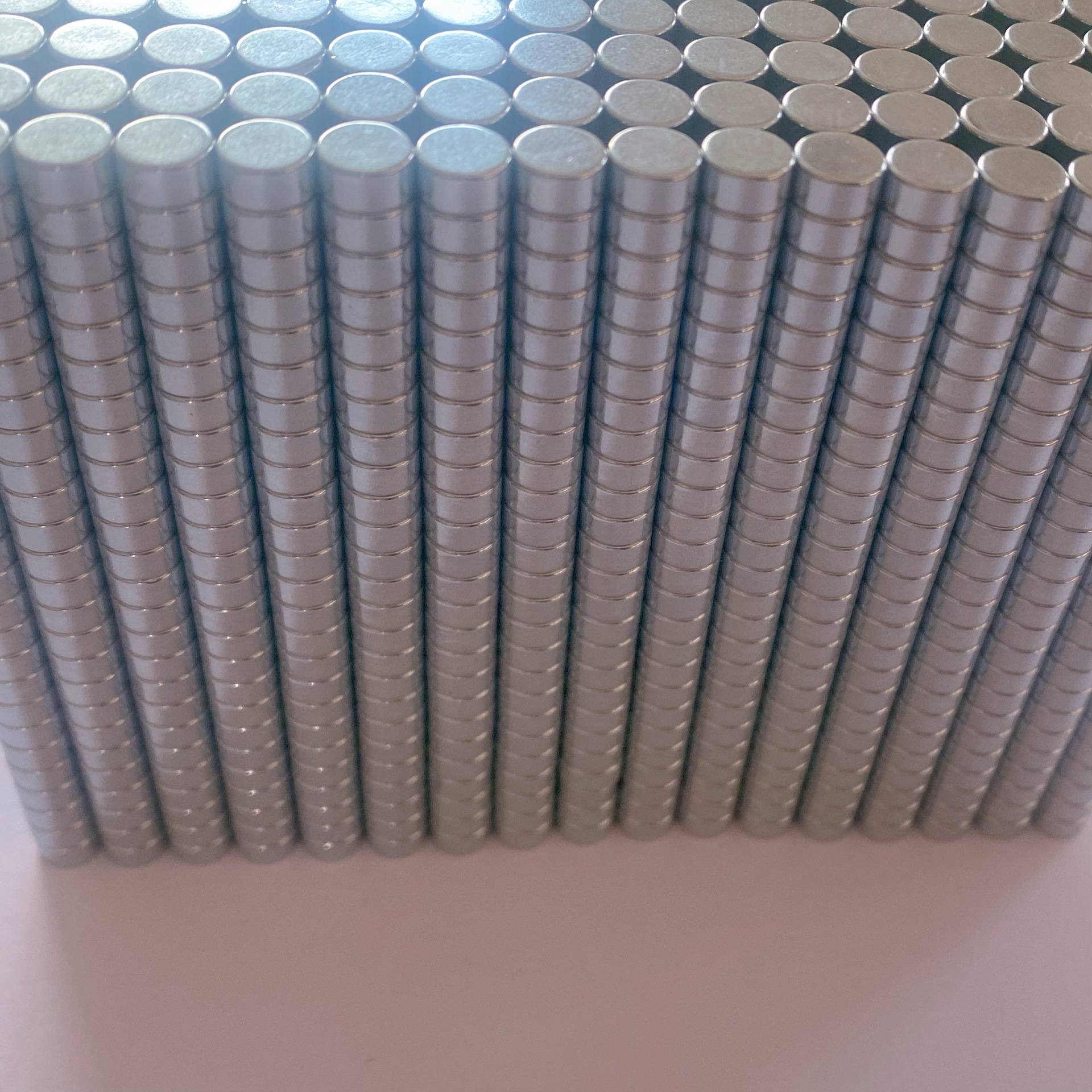 广东蓝牙耳机磁铁现货小圆形磁铁6*3 亚克力小磁铁工厂直销