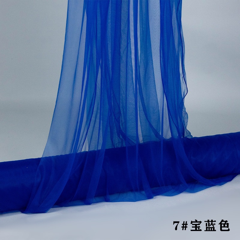 Celebración de la boda el techo de gasa de niebla de hadas suizas está dispuesto con cortina de organza, el respaldo de la silla, la escalera de gasa, la decoración de la red, el gasa suave, el gasa de color de la atmósfera. image 14