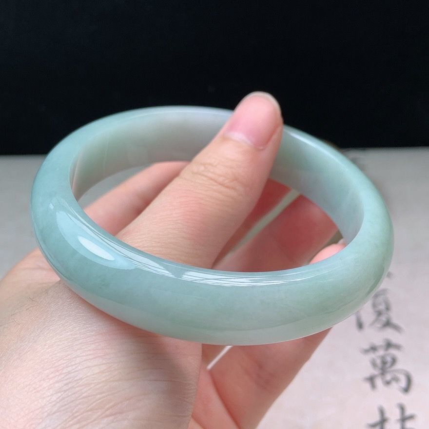 Vòng tay ngọc bích Miến Điện tự nhiên cao cấp có giấy chứng nhận