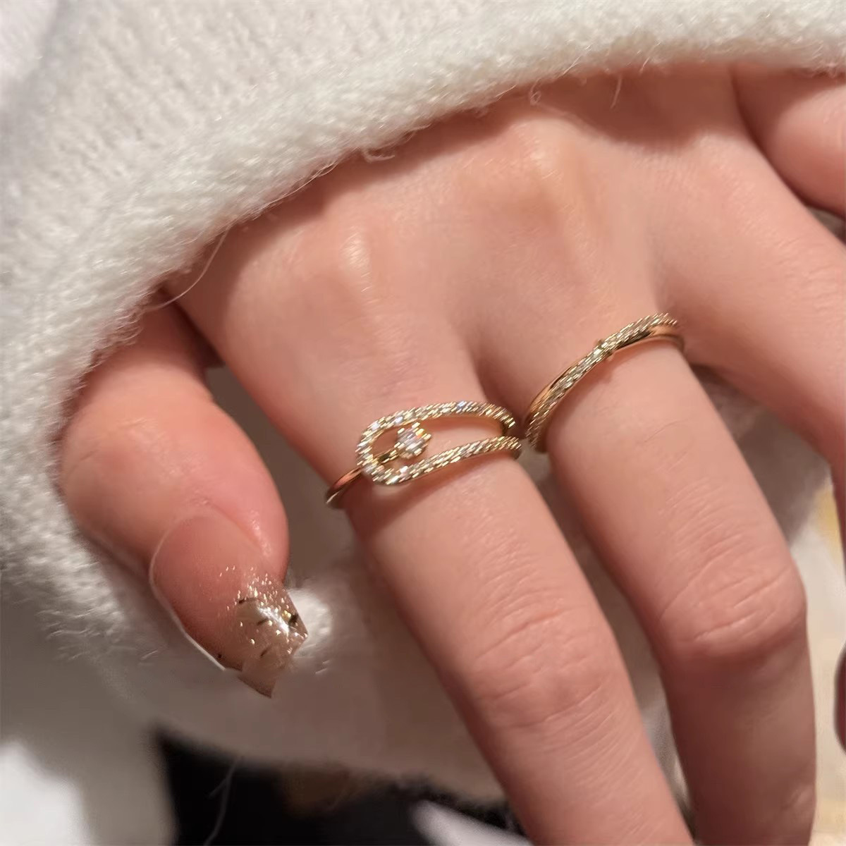 Light Luxury Horseshoe Buckle Zircon Exquisite Ring for Women, Niche Design, Delicate Plain Band Stackable Ring, 2026 New Trendy Style