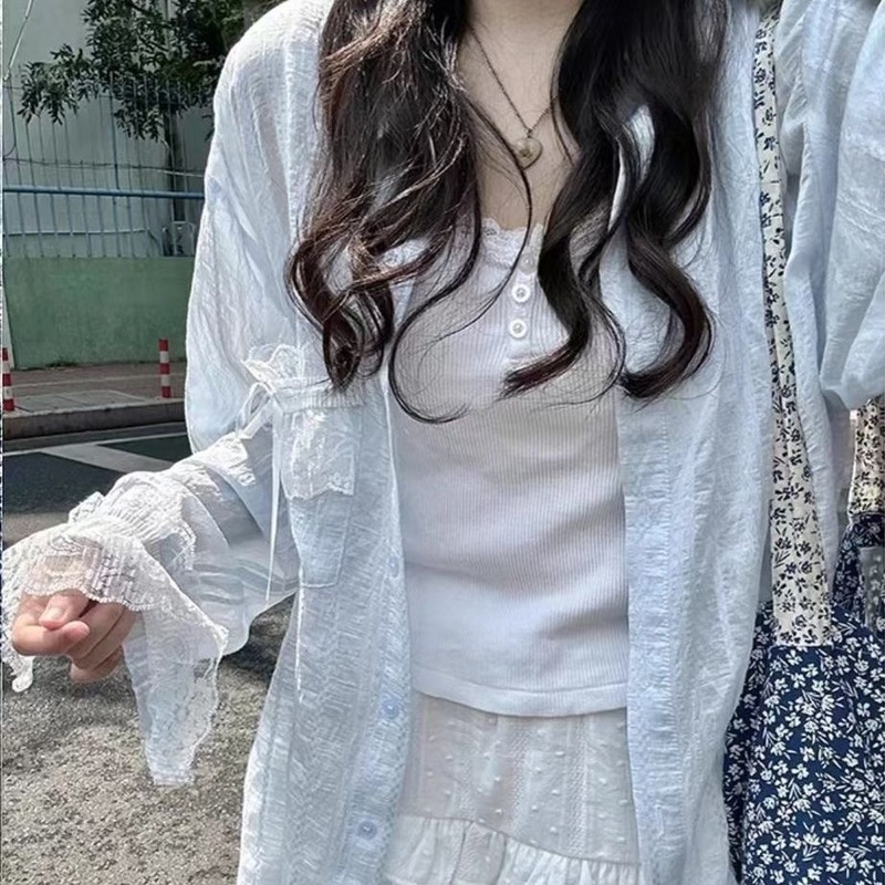 レースステッチ日焼け止めシャツ女性の夏の薄い新しい甘いデザインルーズカーディガンシャツリボン付き|undefined