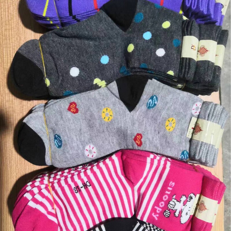 Women's self-owned brand mid-calf thickened colored cotton bulk cotton socks simple fashion comfortable anti-stall friction running volume