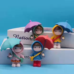 Мини-фигурка девочки с зонтом и сумочкой декор для авто