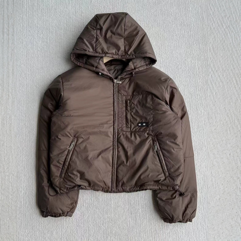 Nanyou Women's M-Brand 2026 Autumn/Winter New Collection: Letter-Embroidered Chocolate Brown Hooded Short Down Jacket