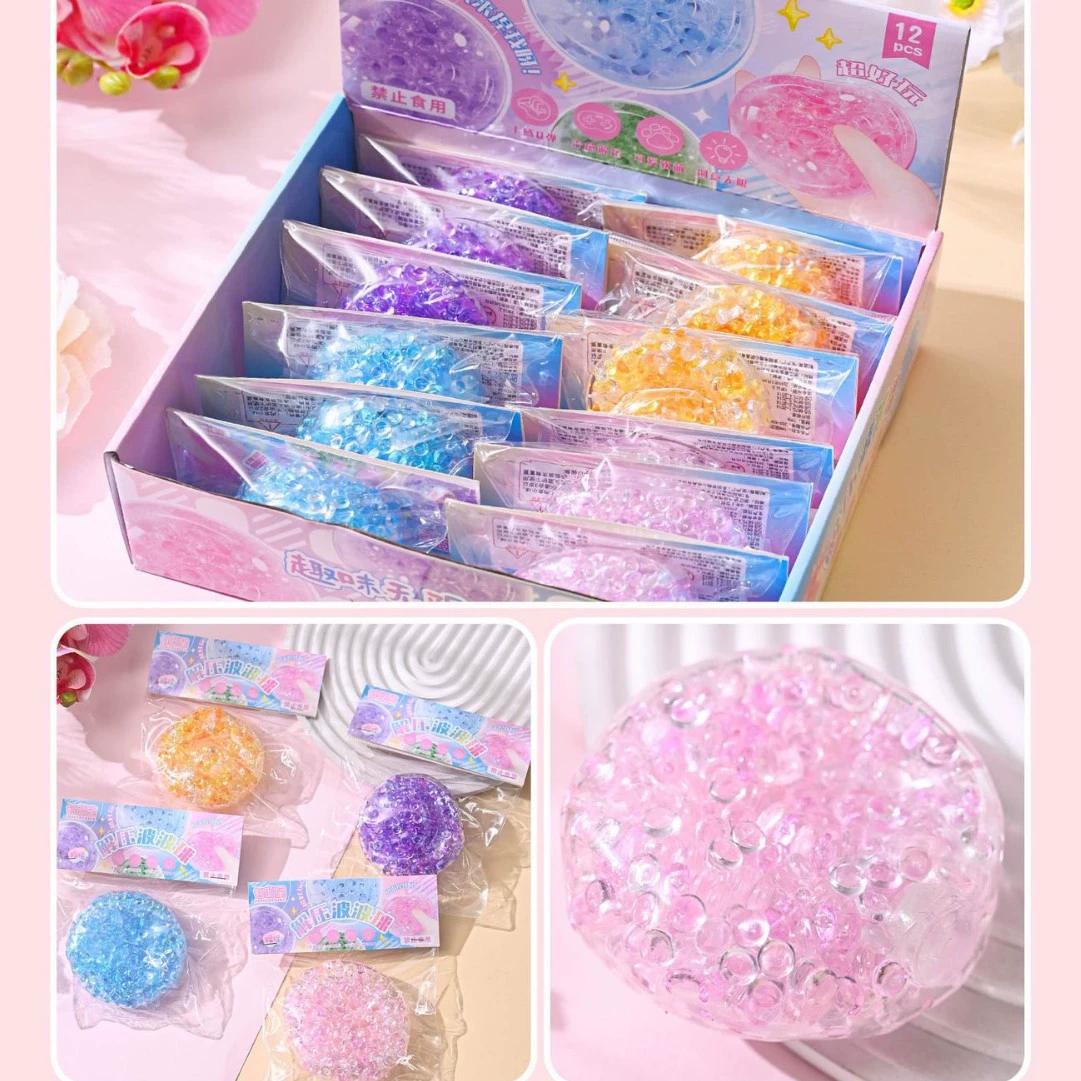 Взрывная маленькая красная книга с тем же ледяным белым лунным светом