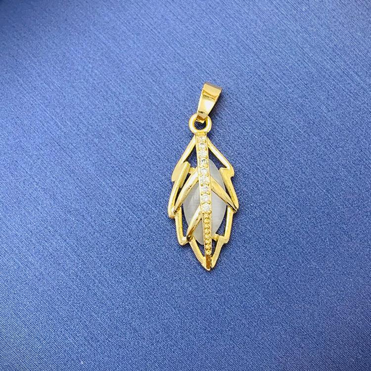 Tiktok Venta caliente colgante al por mayor auto-seleccionado 100 cobre colgante único con fuente de cadena de fábrica al por mayor sin cadena