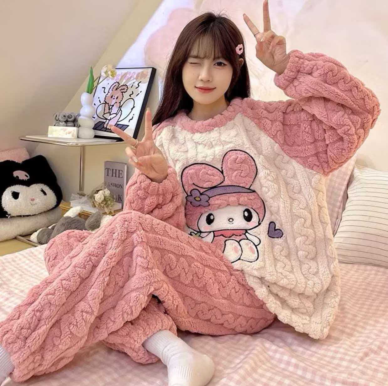 여성 겨울 산호털 보온 홈웨어 세트 긴팔 긴바지 외출용 캐릭터 잠옷