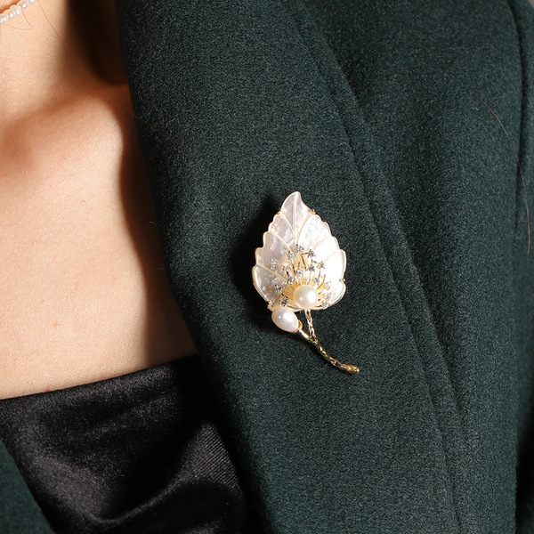 Retro brooch