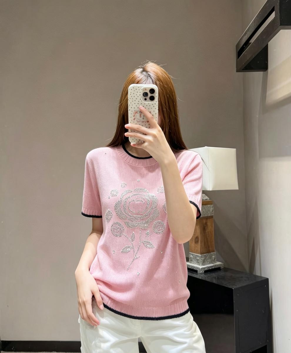 High-Quality Camellia Rhinestone Brand Logo Embellished Knitted Pullover With Round Neck And Short Sleeves, Light Luxury, Simple,_ecoleips.com
