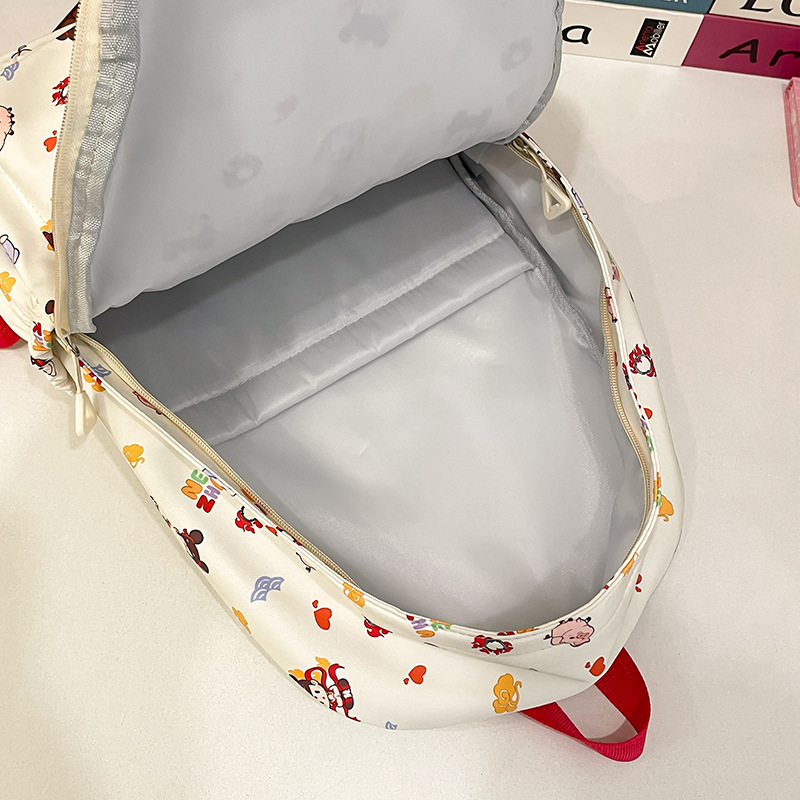 Mochila de marea nacional de los nuevos ins Los estudiantes de secundaria tienen hambre