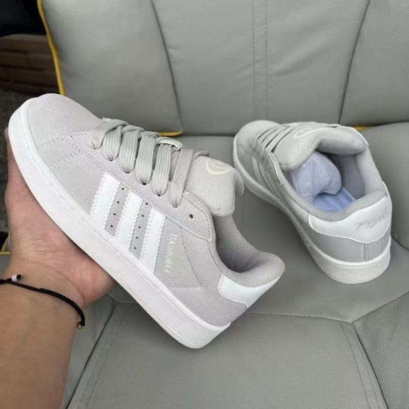 2026 primavera y otoño nuevas zapatillas deportivas con suela gruesa aumentando la altura de los zapatos de skate de pan versátil para mujeres estilo de puerto coreano zapatos de skate casuales