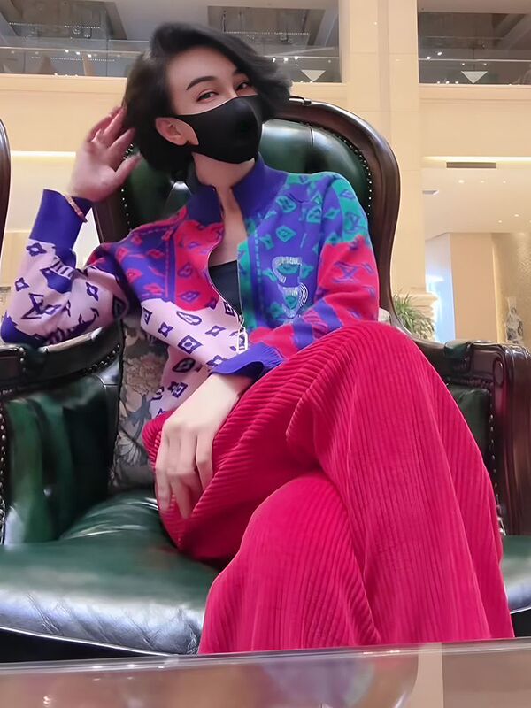 Blue Casual Sports Suit for Women, Autumn and Winter European High-End Printed Knitted Cardigan and Pants with a Complete Set