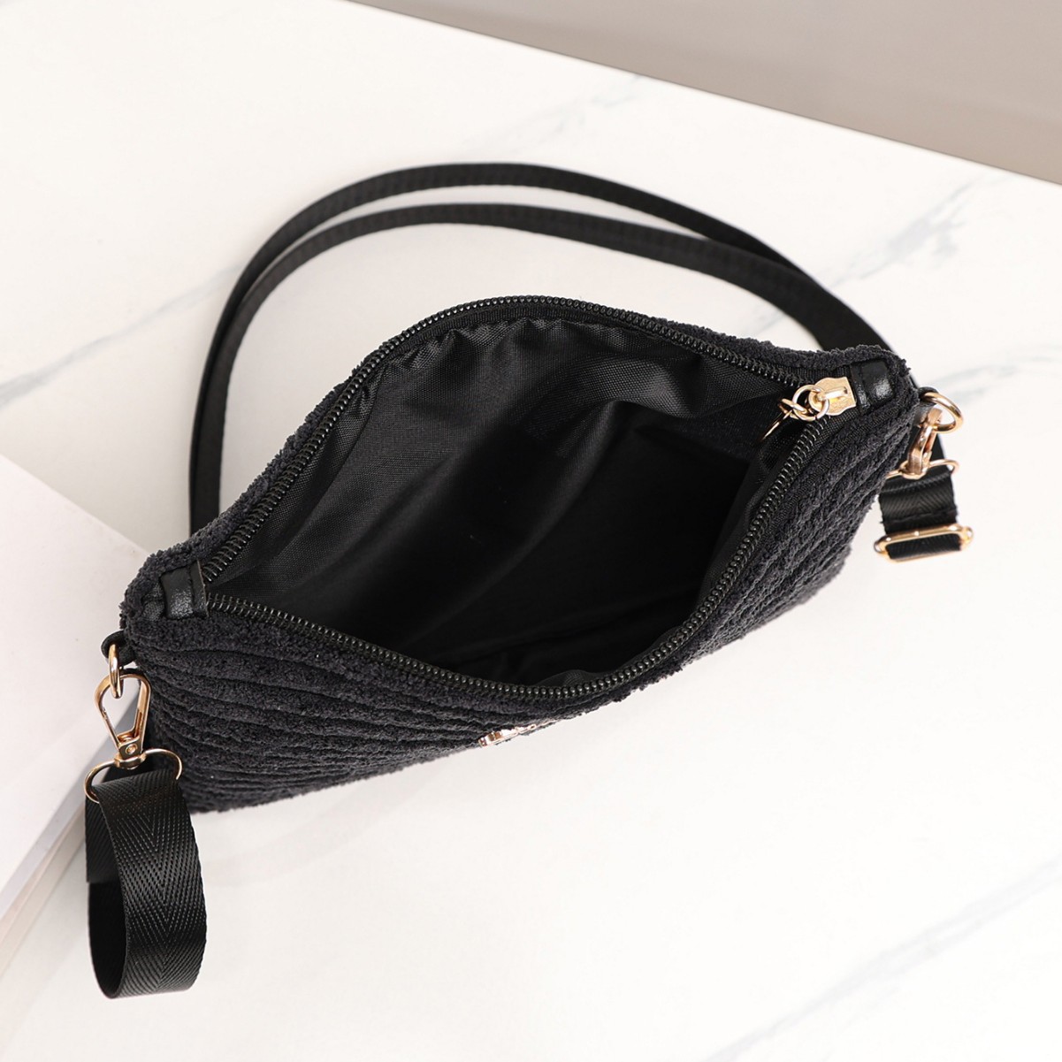 2025 otoño y invierno nueva moda ocio versátil viaje mochila de hombro tela de peluche color sólido bolsos de mujer de gran capacidad