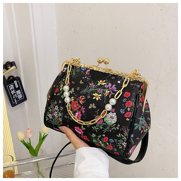 Women's Medium Pu Leather Flower Vintage Style Clasp Frame Crossbody Bag display picture 4