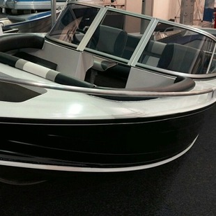 The necessary fishing boat for sea fishing is convenient and fast fishing boat