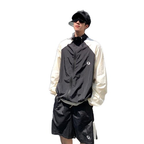 Light luxury casual sunscreen set for men, summer sunscreen top and shorts set, matching a pair of American streetwear outdoor two-piece set