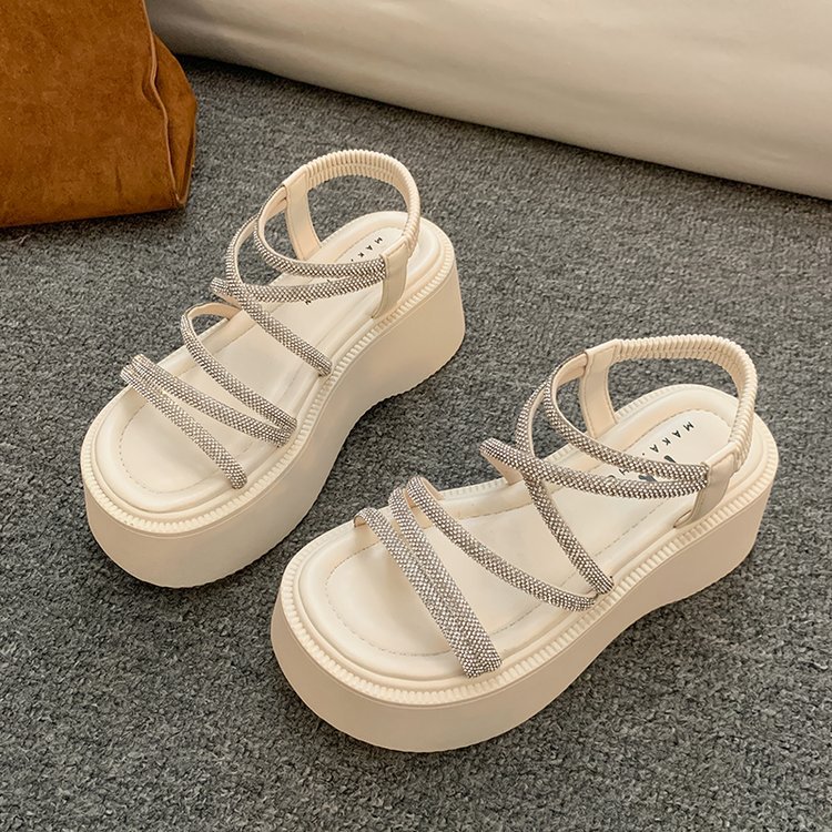 Sandalias para mujer 2025 nuevo verano súper fuego hermoso con falda salvaje sin pies cansados zapatos romanos de suela gruesa