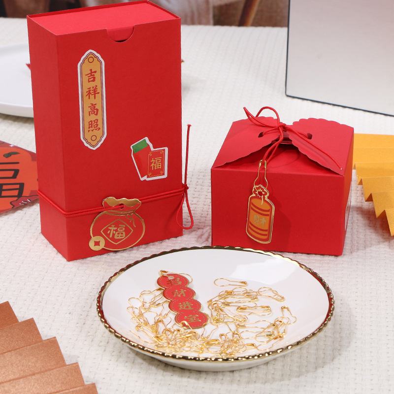 Saludos de Año Nuevo etiqueta dorada para hornear caja de embalaje Etiqueta de decoración Tarjeta de forma especial copo de nieve regalo crujiente accesorios pequeños