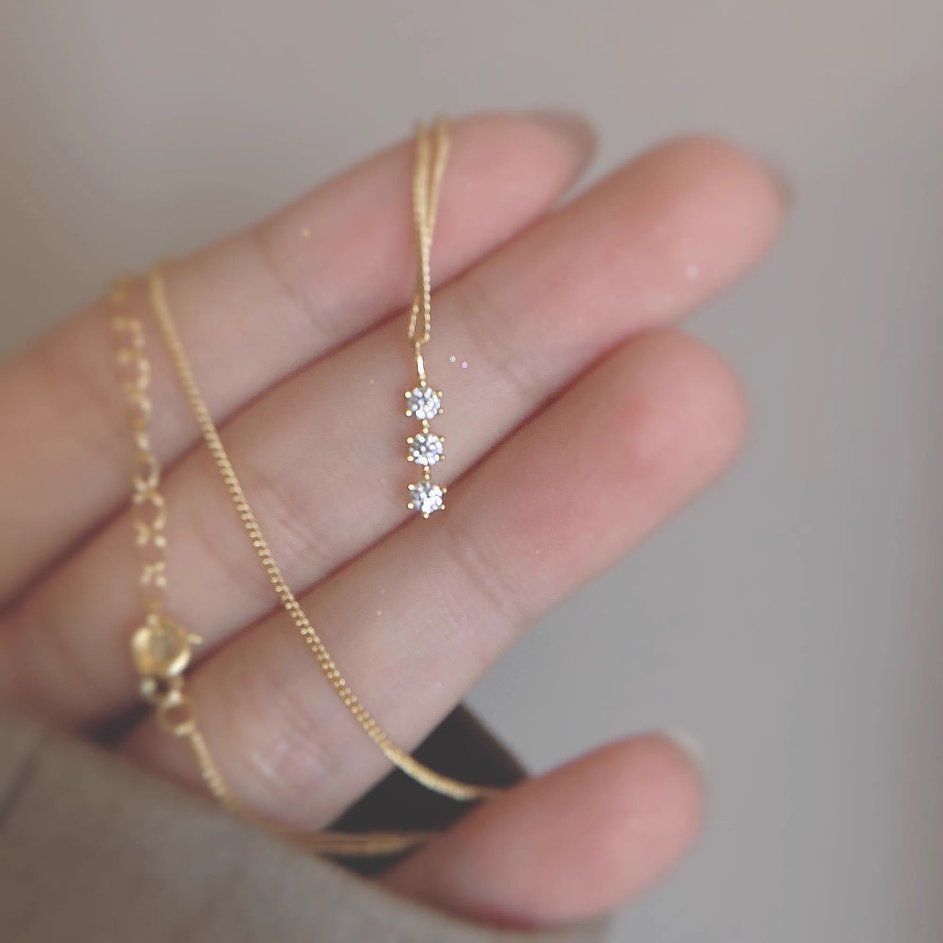 Colar de pérolas de luxo com fecho magnético para mulheres_voghion.com