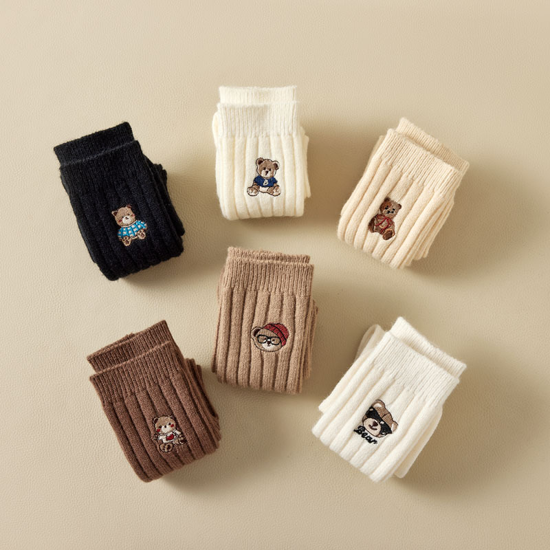 Women's Cute Simple Style Bear Solid Color Polyacrylonitrile Fiber Embroidery Crew Socks A Pair display picture 3