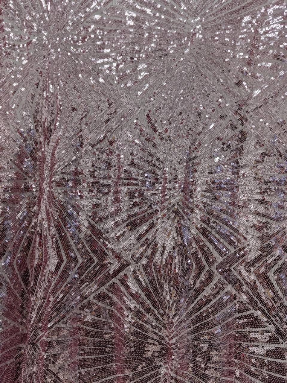 亮片绣面料金片绣网纱台布礼服绣花厂家直销新款高级蕾丝