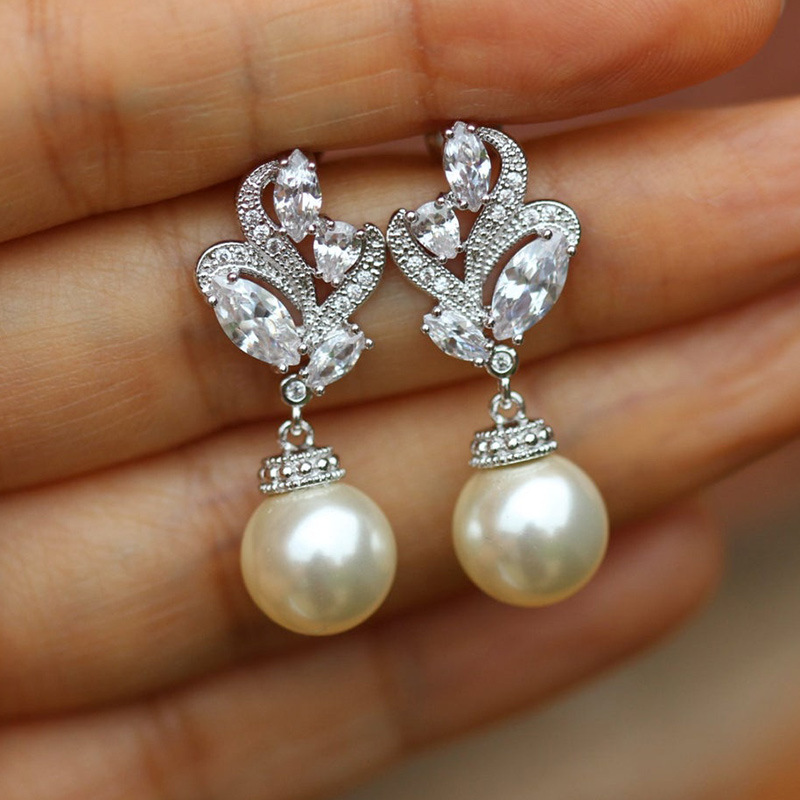 Boucles D&#39;oreilles En Cuivre Avec Pompon Géométrique En Zircon Incrusté De Perles Vintage En Gros display picture 3