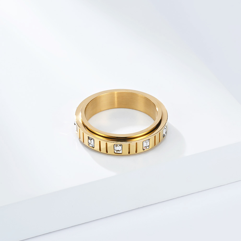 Unique Rotating Emerald Zircon Ring For Women In Titanium Steel_voghion.com