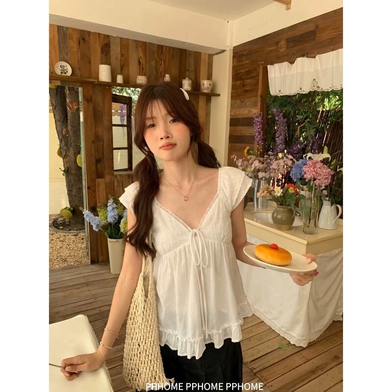 White lace patchwork V-neck blouse with small flutter sleeves for women, summer French style, sweet, slimming, elegant, and beautiful everyday top White lace patchwork V-neck blouse with small flutter sleeves for women, summer French style, sweet, slimming, elegant, and beautiful everyday top