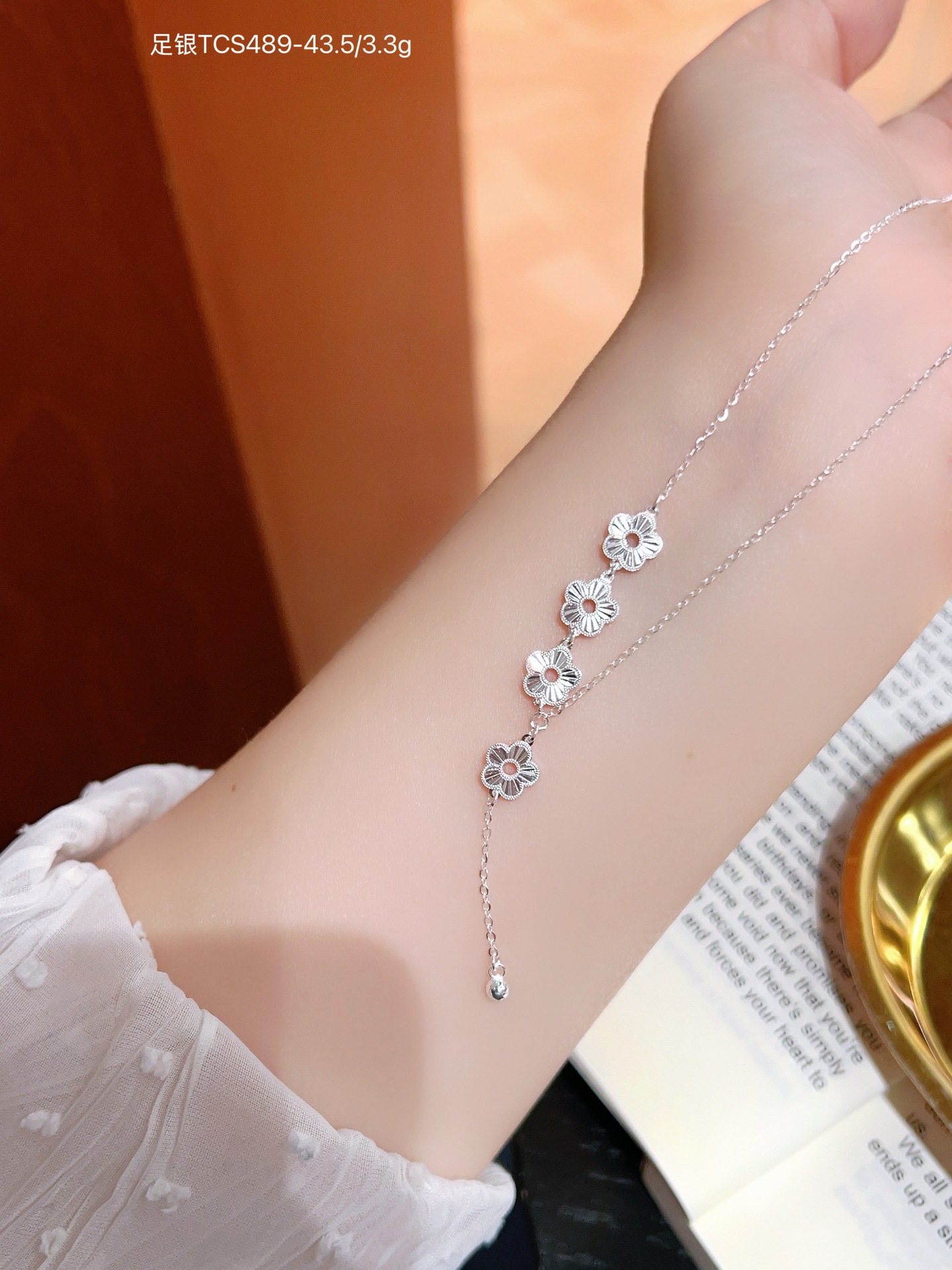 S999 plata esterlina mariposa flange collar de cuatro hojas diseño de nicho femenino de alta calidad lujo ligero cadena de clavícula para regalar a su novia