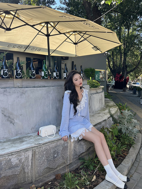 ZQ子晴 晴空蓝调＇浅蓝蕾丝花边毛衣女秋季新款设计感半身裙套装|undefined