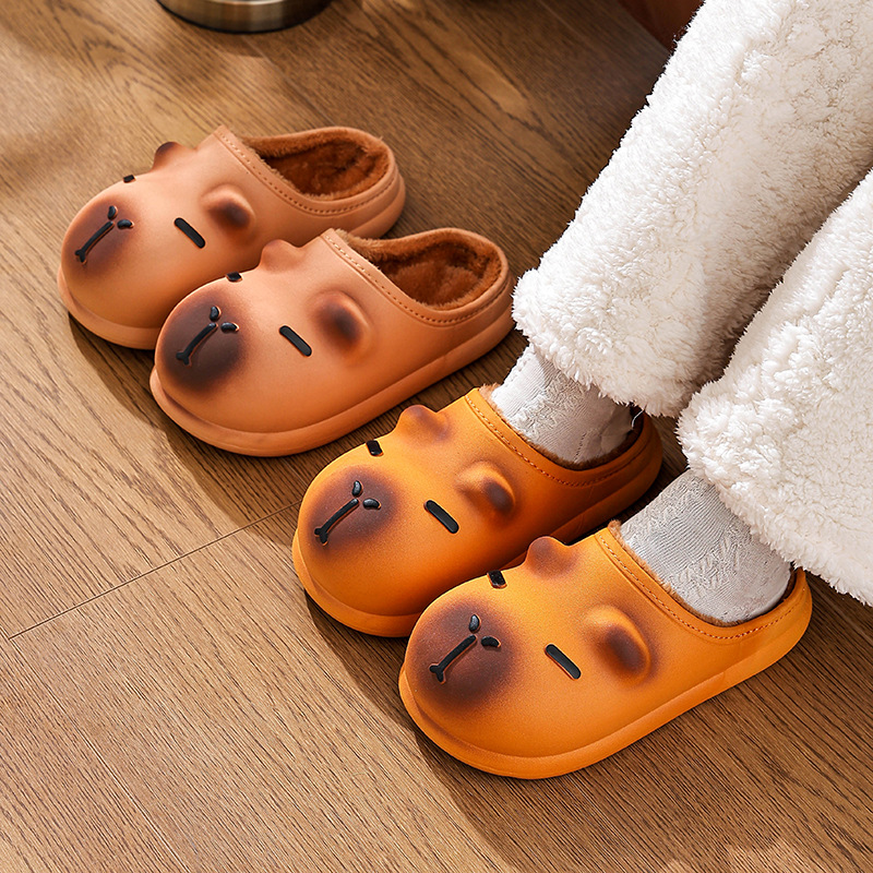 Zapatillas de algodón de mujeres otoño invierno 2025 nuevo Capibara cálido y veludo bolsa impermeable con zapatillas de algodón de luna