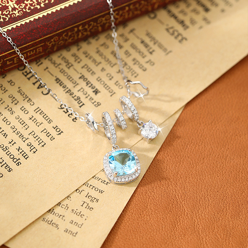 Pequeño libro rojo con el mismo estilo de hielo a través del cielo azul plata esterlina s925 collar femenino de alta gama moda de lujo ligero cadena de clavícula cabello de una pieza