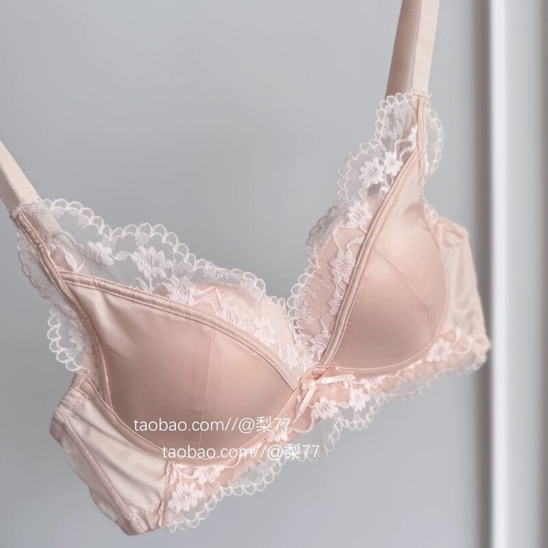 "Floating Light" French Accessible Luxury × Lace Satin Splicing Intimates for Women with Small Breasts Push-Up Bra "Floating Light" French Accessible Luxury × Lace Satin Splicing Intimates for Women with Small Breasts Push-Up Bra
