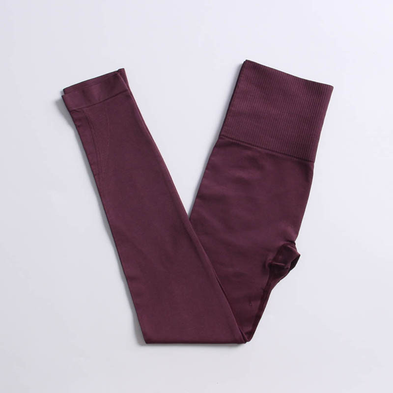 マゼンタのズボン