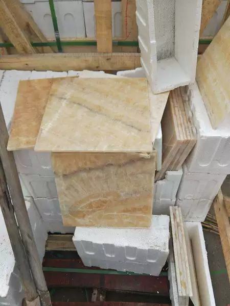 Natural beige topaz brick